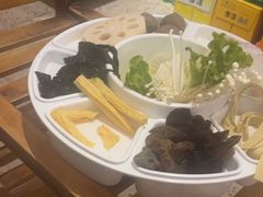 -鸡遇虾煲干锅火锅(小寨金莎店)