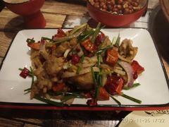 -虾弄弄海派小龙虾·牛羊蝎子火锅