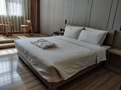 -西安大雁塔科技大学地铁站亚朵酒店