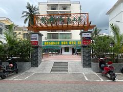 门面-墨脱石锅椰子鸡•香草鸭•东山羊(大东海店)