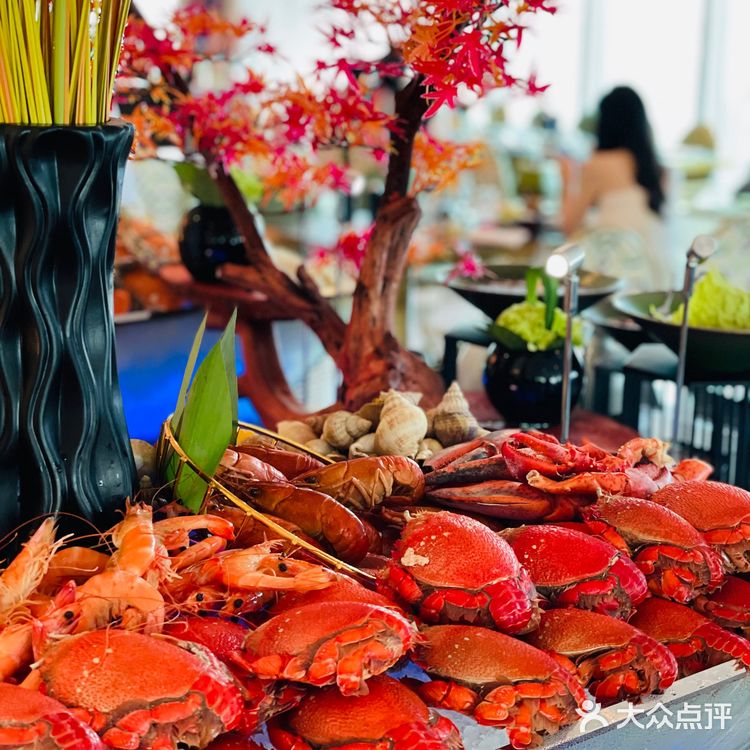重庆解放碑69楼高空海鲜自助餐厅，美景无限、美味无穷～