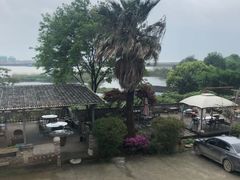 -亮河湾山庄