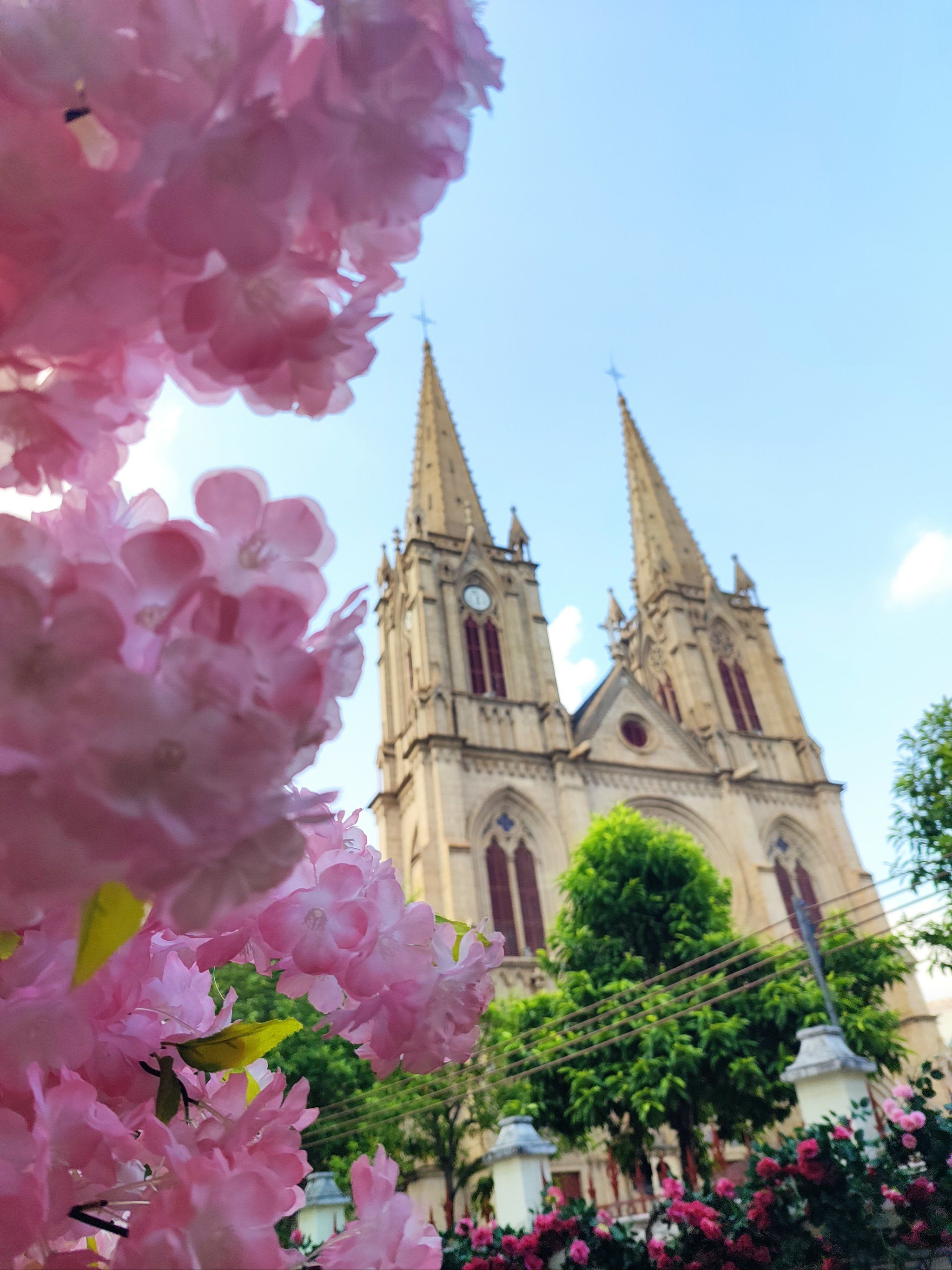 与巴黎圣母院相齐名
第二站是位于一德路的星环广场,这里有梦幻的