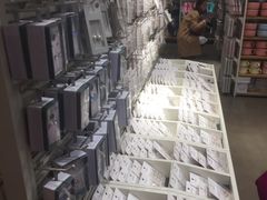 -名创优品(北京新中关购物中心地铁层店)