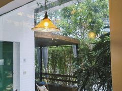 -彳亍咖啡·这里(水湾路店)