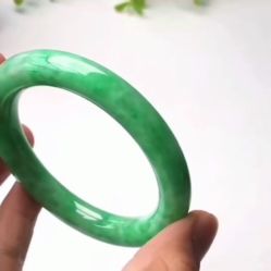 -北京七彩云南翡翠珠宝旗舰店(月坛店)