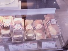 -红宝石·鲜奶小方·海派西点房(南丹店)