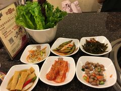 餐前小菜-韩宫宴炭火烤肉(中商世界里店)