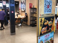 -麦当劳(上海虹桥站30B检票口楼上)