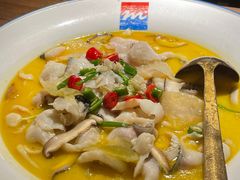 QQ酸汤鱼-蜜桃餐厅·伴山(湖滨商业街店)