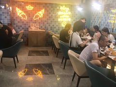等位区-东鑫记港式茶餐厅(南京东路店)