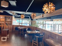 靠窗位-劳顶笨咖啡(益华广场店)