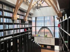 -钟书阁(松江泰晤士小镇店)