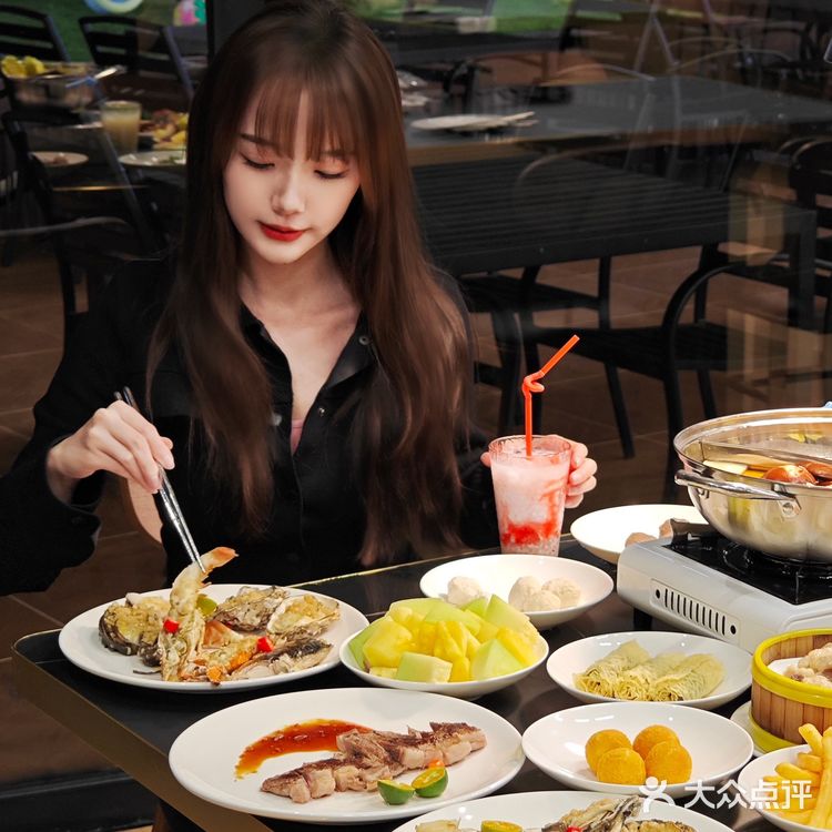 在亚龙湾!这自助你就吃吧!一吃一个不吱声