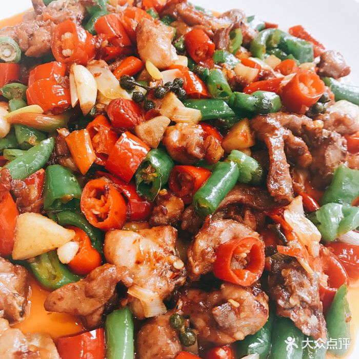 骨随元汤·排骨汤锅馆(建设路店)仔姜鲜椒兔图片 - 第1张