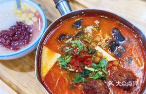 Tomato Meatball Rice Noodles in Rich Soup
