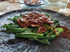 牛肉炒芥兰-麒麟中餐厅·经典粤菜·地道菜式老字号(广州长隆酒店)