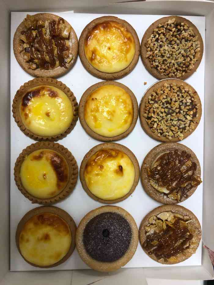 hokkaido baked cheese tart-"半分扣给巧克力味的蛋挞,巧克力酱不浓
