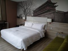 -西安大雁塔科技大学地铁站亚朵酒店