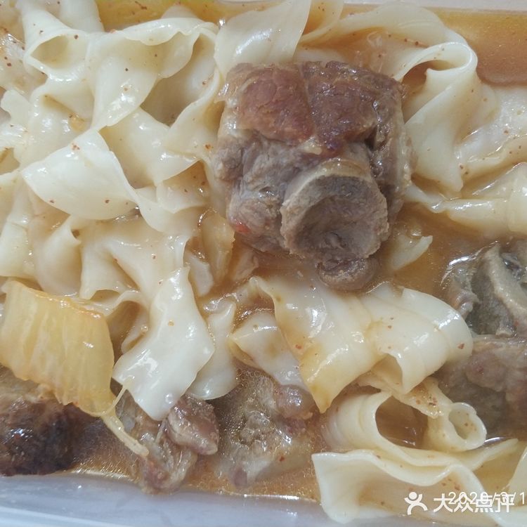 排骨先要用水泡，把血水这些泡一泡