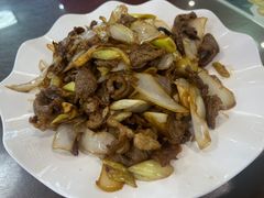 葱爆羊肉-清真牛街祥云轩门钉肉饼(左家庄店)