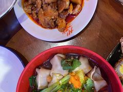 -爆炸头阿姨小四川正宗川味小吃(无任何分店)