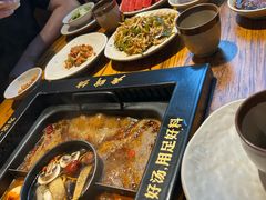 -老牌坊云南鱼豆花火锅(爱建店)