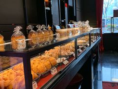 面包甜点陈列柜-Salon de The de Joel Robuchon(外滩18号店)