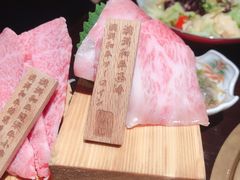-山川小町·极番烧肉(新地假日广场店)
