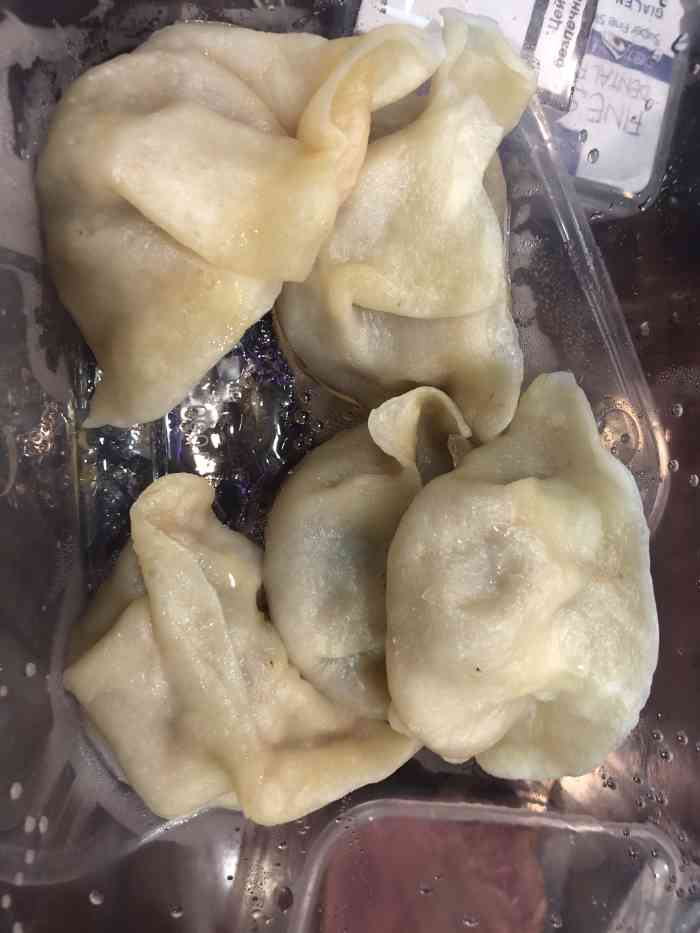 打分    /人 晚上在老爷子蒸饺家打包的菜回来吃点喝点,味道还是那么