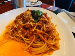 经典意大利细面配蒜味番茄酱-WOLFGANG PUCK KITCHEN & BAR(迪士尼小镇店)