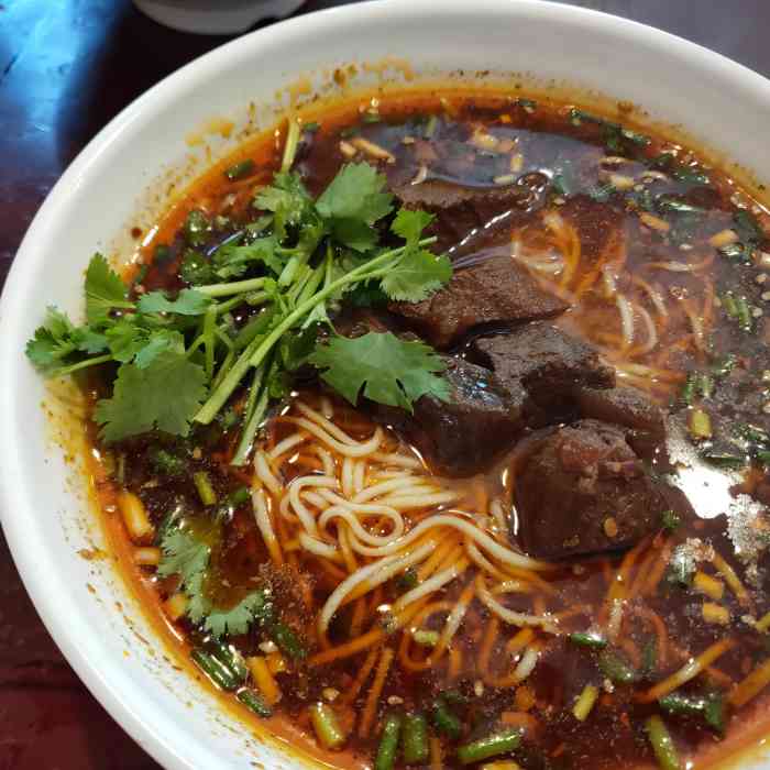 电报路牛肉面(北山店)-"上个月回万州参加朋友婚礼,一家人大包小包.