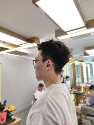 -即型男士理发工作室