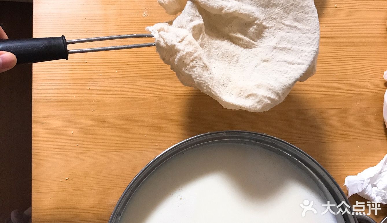 家里蔬菜粮食紧张 我就打起了黄豆的主意哈哈  图一