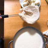 家里蔬菜粮食紧张 我就打起了黄豆的主意哈哈  图一