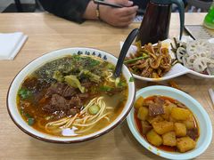 -钢阳酸菜红烧牛肉面(季乐路店)