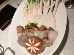 左庭右院菌菇拼盘-左庭右院鲜牛肉火锅(环球港店)