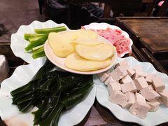 -肖肖酸萝卜鱼火锅(总店)