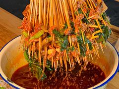 -拈签一笑黄牛肉辣卤串串