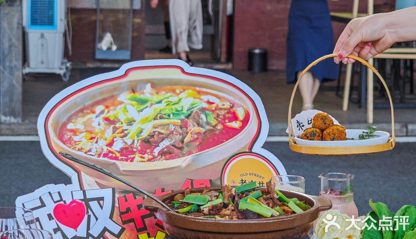 生活没那么复杂，一片江景➕一锅牛杂😆  