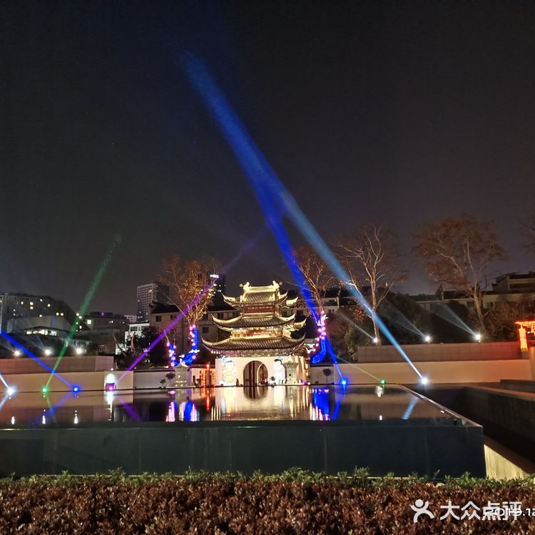 来南京游玩的人大部分都会选择去夫子庙