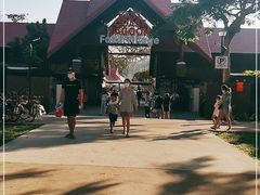 -东海岸人工湖美食村