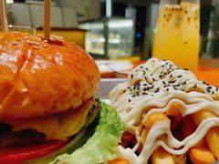 -三勾JJJ Burger&Coffee(梅溪湖店)