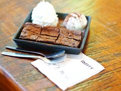 巧克力布朗尼-莓园冰淇淋店