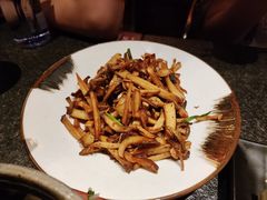 盐焗菌菇-丝路金桃·新疆菜(徐汇店)