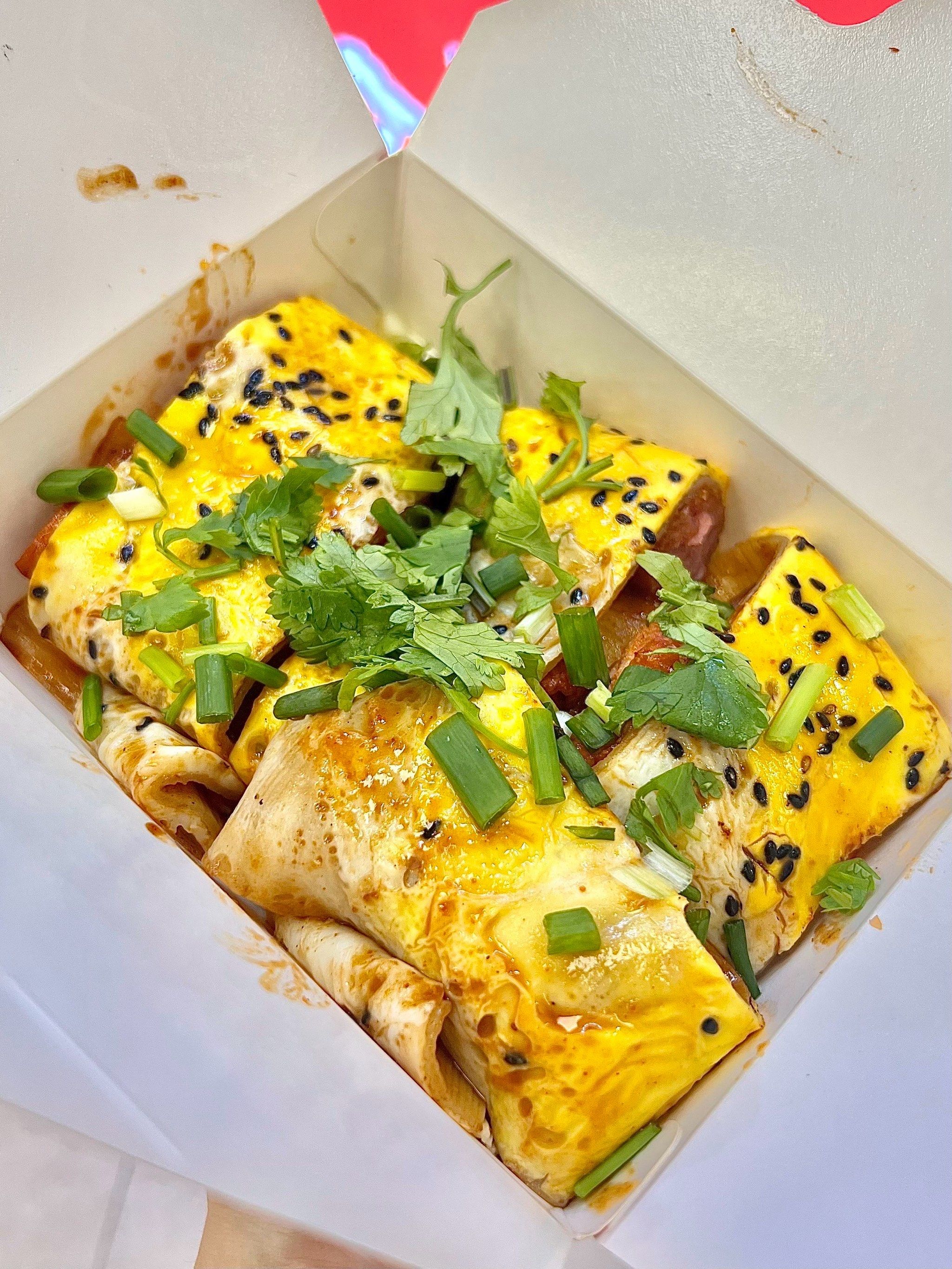 男大学生终于实现了烤冷面自由!