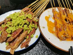 -何妹湿辣牛肉·粤式烧烤砂煲(桂雅路店)
