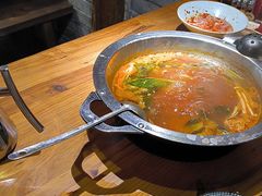-野山舂·贵州现舂酸汤火锅(鸿通城店)