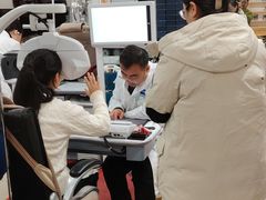 -豪门视光·星趣控·蔡司依视路眼镜代理商(中央大街店)