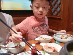 -云海肴·汽锅鸡·云南菜(天山百盛优客店)